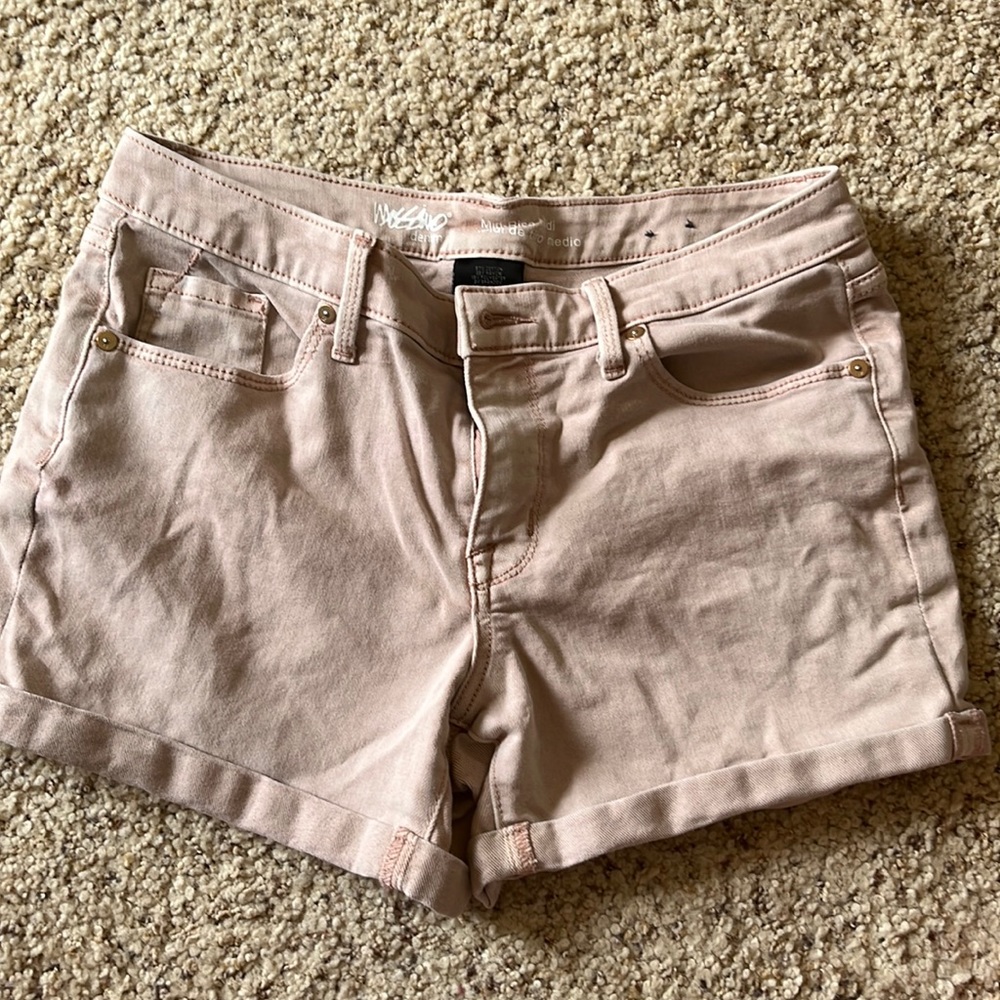 Never been worn - Mossimo Denim - mid rise midi shorts